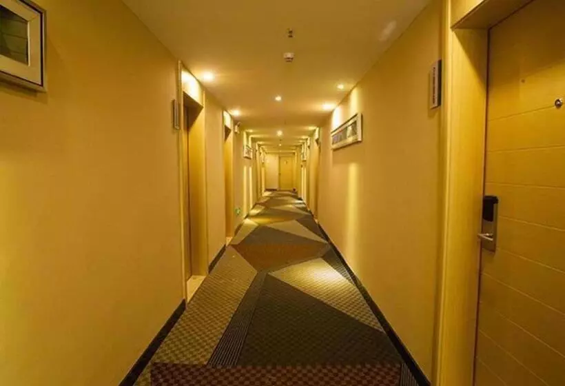 Hotelli City Comfort Inn Huanggang Huangmei Passenger Station