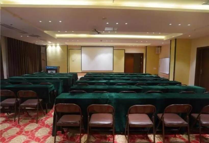 Hotelli City Comfort Inn Ji An Railway Station Jinggangshan University