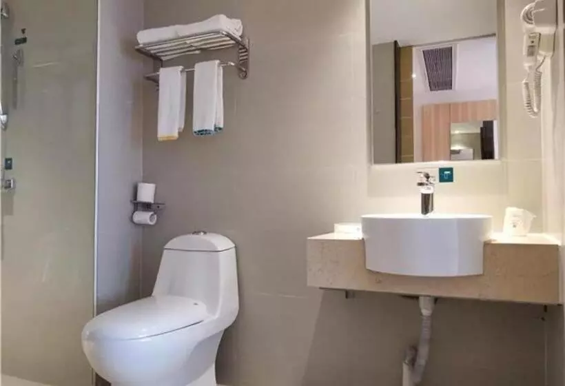 هتل City Comfort Inn Maoming Huazhou Railway Station