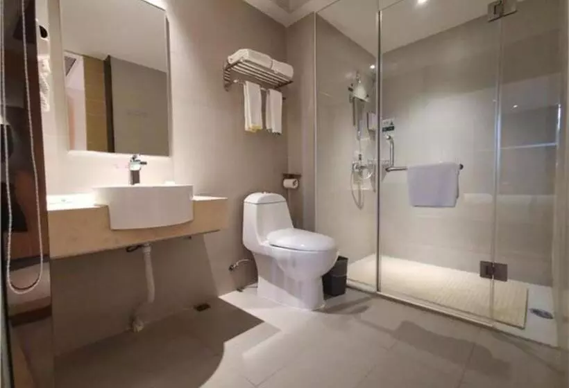 هتل City Comfort Inn Maoming Huazhou Railway Station