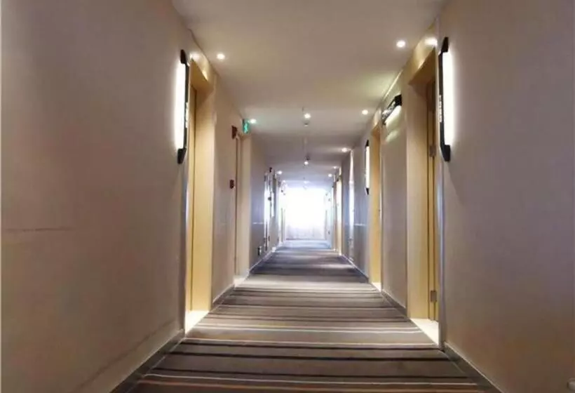 هتل City Comfort Inn Maoming Huazhou Railway Station