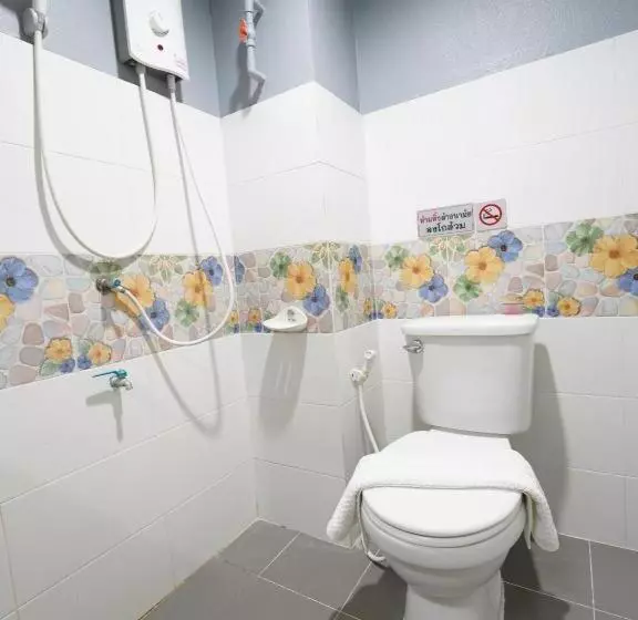 Hotelli Roomquest Prachin Buri Rojana