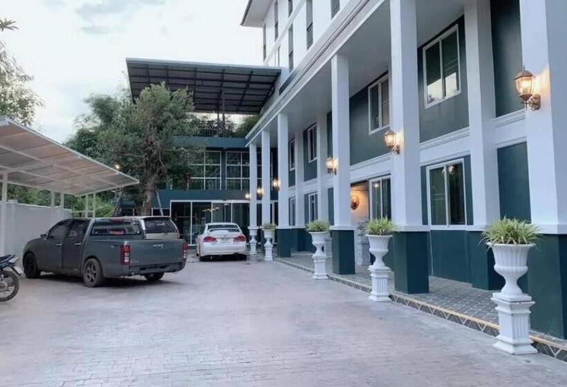 Hotel Roomquest Prachin Buri Rojana