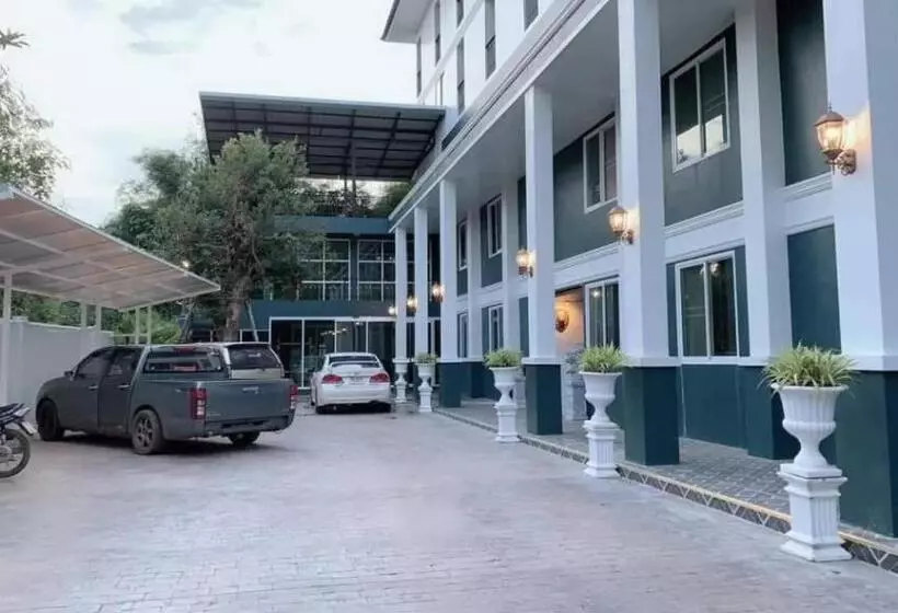 Hotelli Roomquest Prachin Buri Rojana