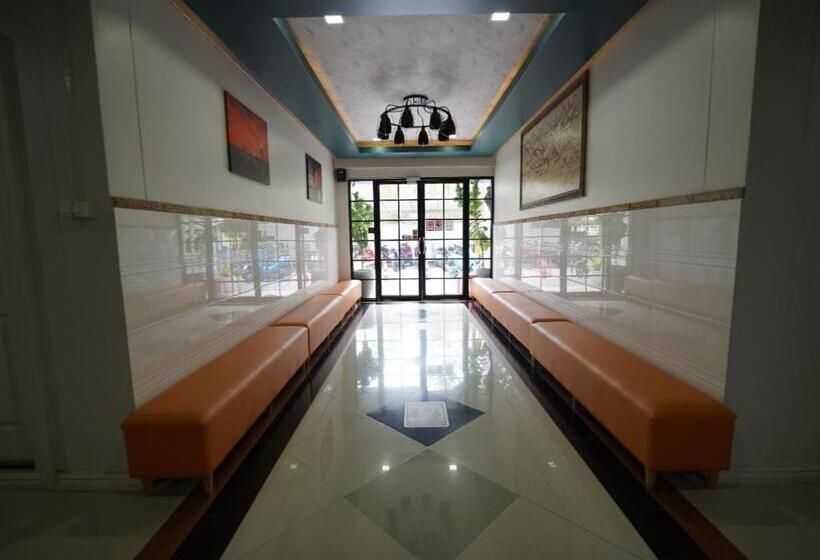 Hotel Roomquest Prachin Buri Rojana