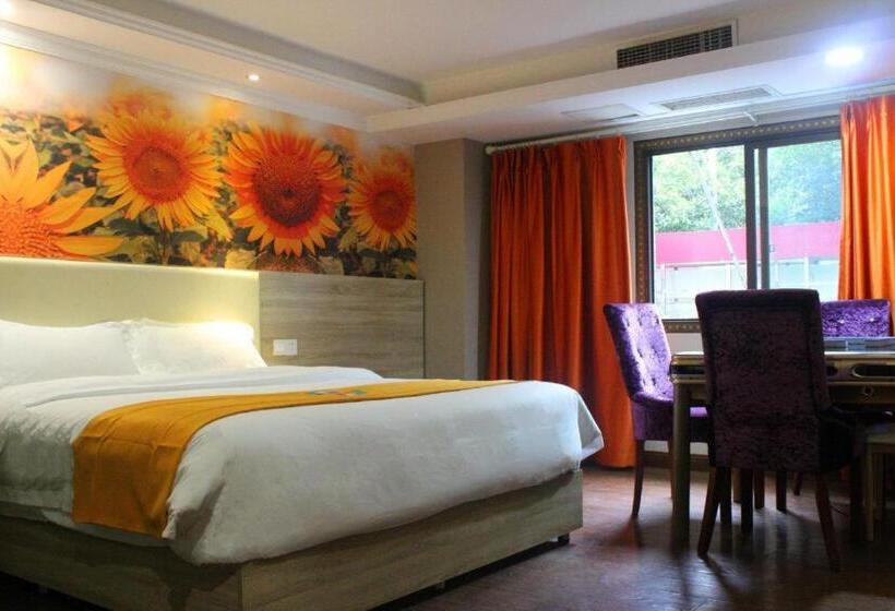 Pai Hotel·chongqing Jiangbei Airport Changfu Road Light Rail Station