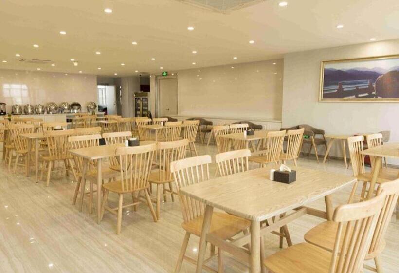 Super 8 Hotel Toksun Shengyuan Central City