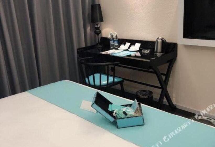 Xana Hotelle·nanchang Bayi Square Metro Station