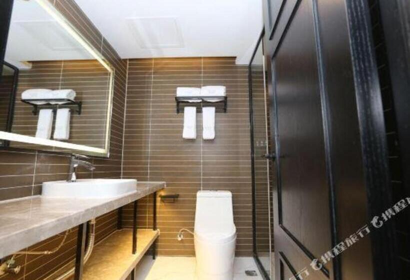 Xana Hotelle·nanchang Bayi Square Metro Station