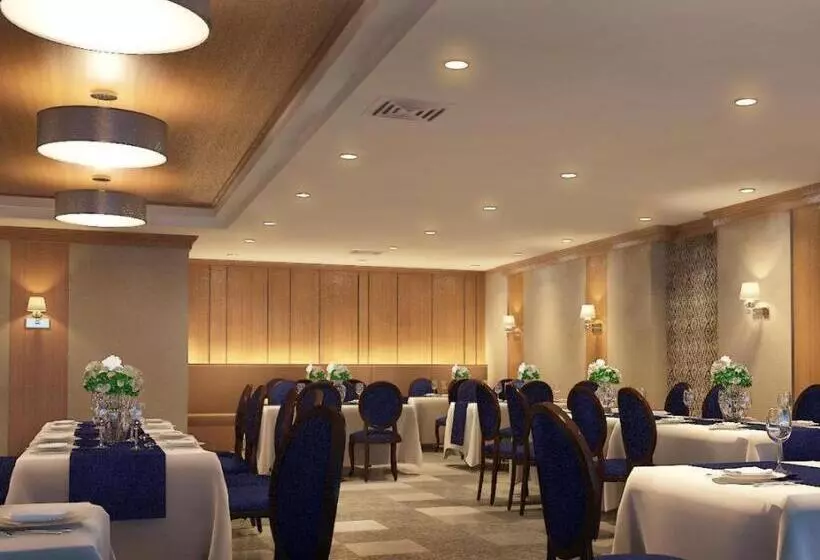 هتل Nakorn Phanom Riverview