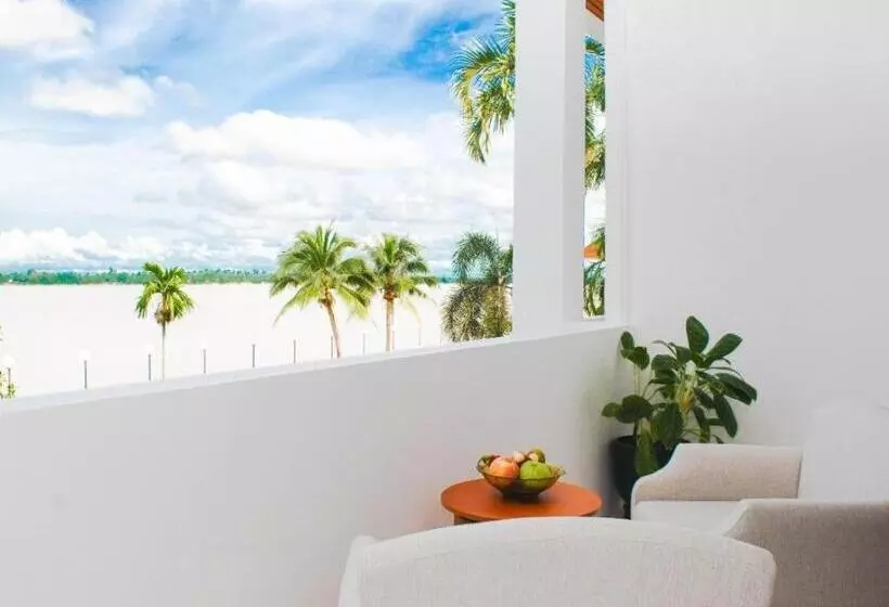 هتل Nakorn Phanom Riverview