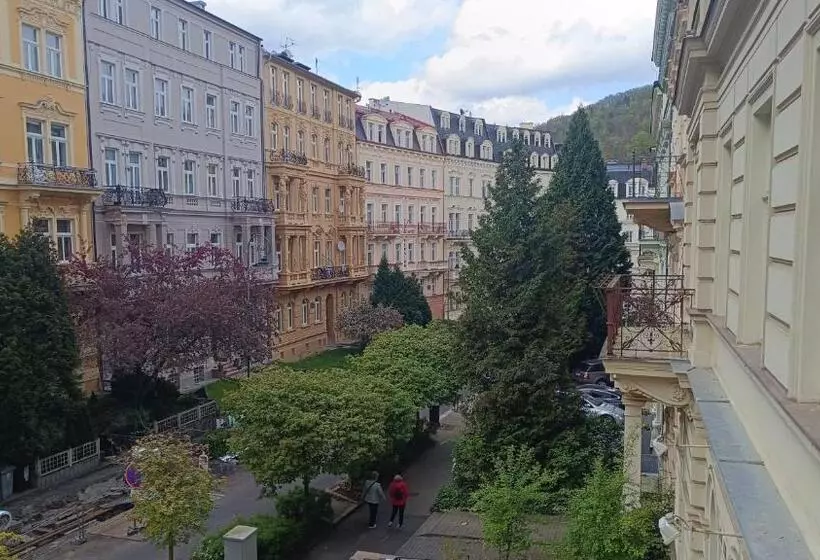 هتل Praga