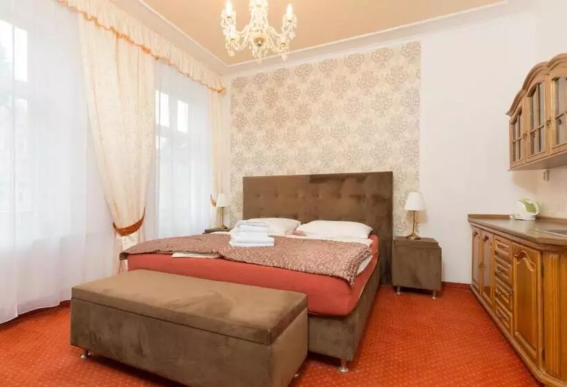 هتل Praga