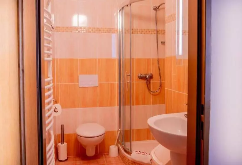 هتل Praga