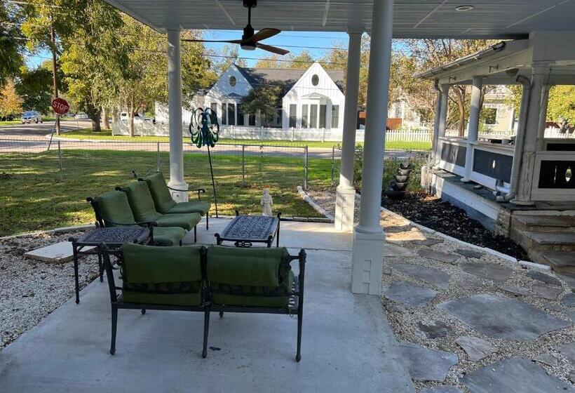 Pansiyon Adult Treehouse In Historic Old Town