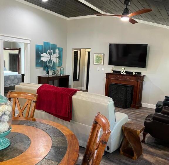 Pansiyon Adult Treehouse In Historic Old Town