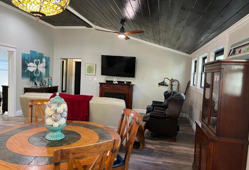 Pansiyon Adult Treehouse In Historic Old Town