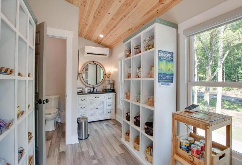 リゾートホテル Maple Luxury Treehouse Near Lake Guntersville