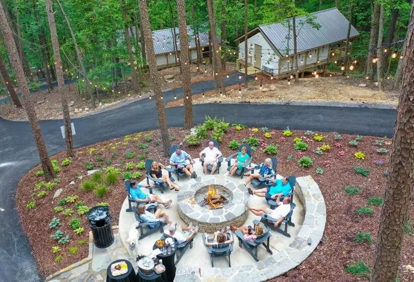 リゾートホテル Maple Luxury Treehouse Near Lake Guntersville