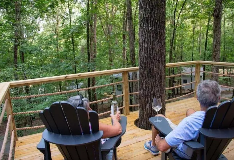 リゾートホテル Maple Luxury Treehouse Near Lake Guntersville