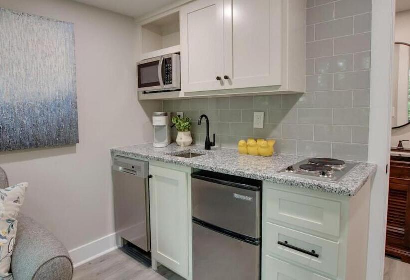 リゾートホテル Maple Luxury Treehouse Near Lake Guntersville