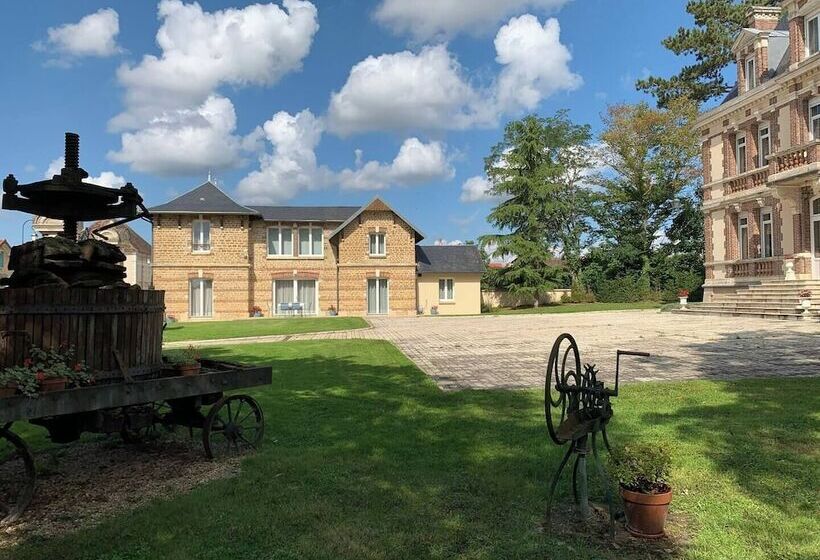 膳宿费 Château De Ligny