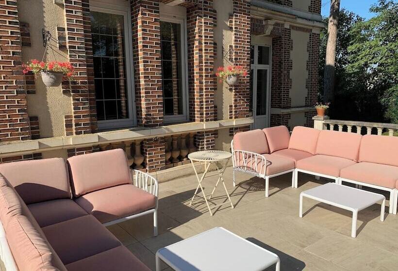 膳宿费 Château De Ligny