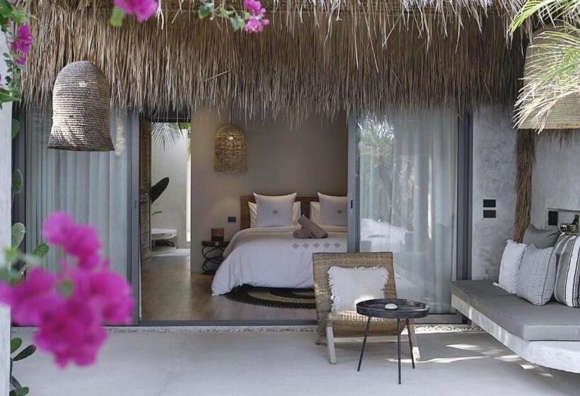 پانسیون Odyssey   Luxury Beachfront Boutique