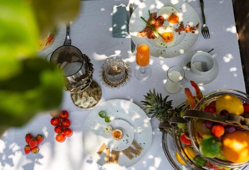 پانسیون Odyssey   Luxury Beachfront Boutique