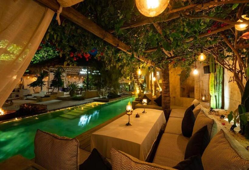 پانسیون Odyssey   Luxury Beachfront Boutique