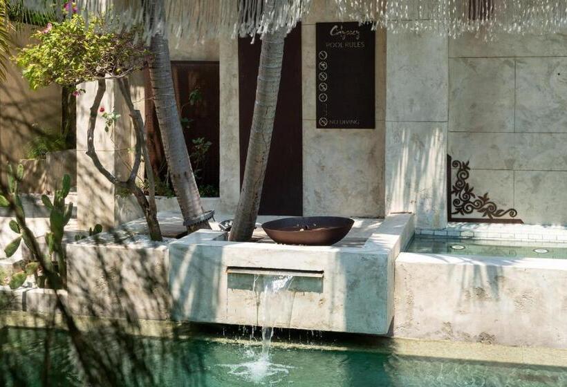 پانسیون Odyssey   Luxury Beachfront Boutique