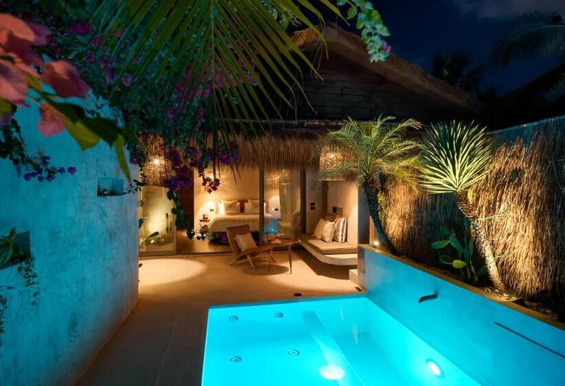 پانسیون Odyssey   Luxury Beachfront Boutique