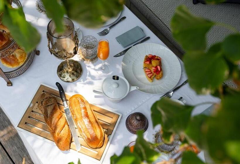 پانسیون Odyssey   Luxury Beachfront Boutique