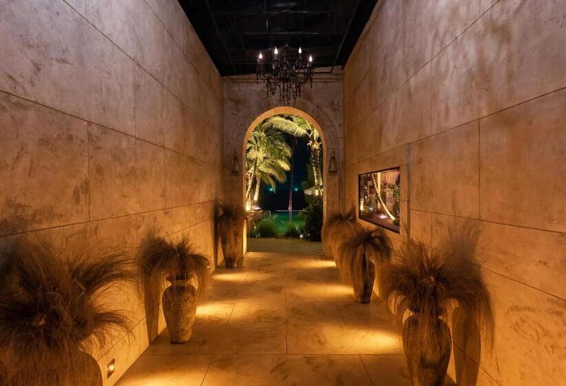 پانسیون Odyssey   Luxury Beachfront Boutique