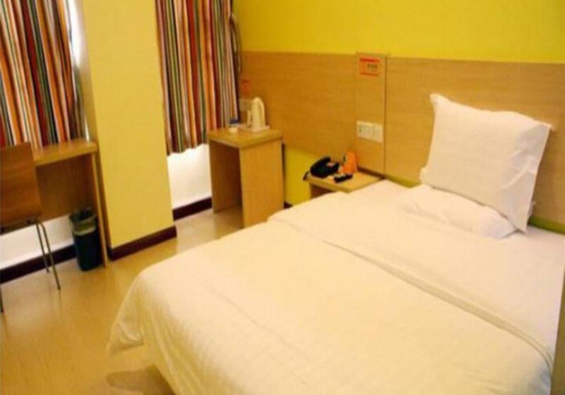 בית מלון כפרי 7days Inn Lhasa Jokhang Branch