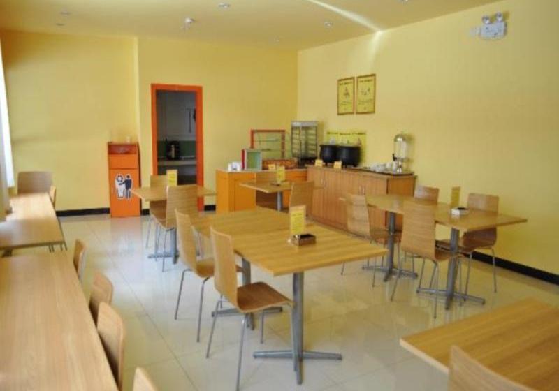 בית מלון כפרי 7days Inn Lhasa Jokhang Branch