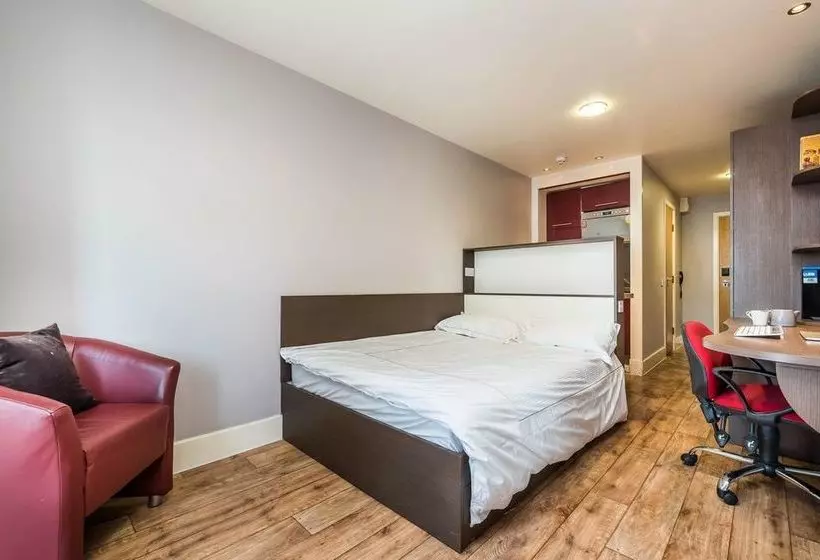 Residenssi Dashwood Studios