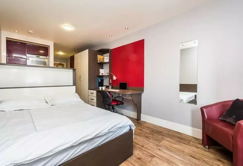 Residenssi Dashwood Studios