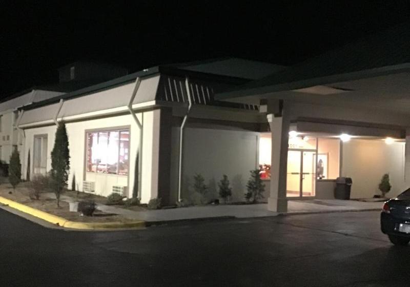 בית מלון כפרי Rodeway Inn