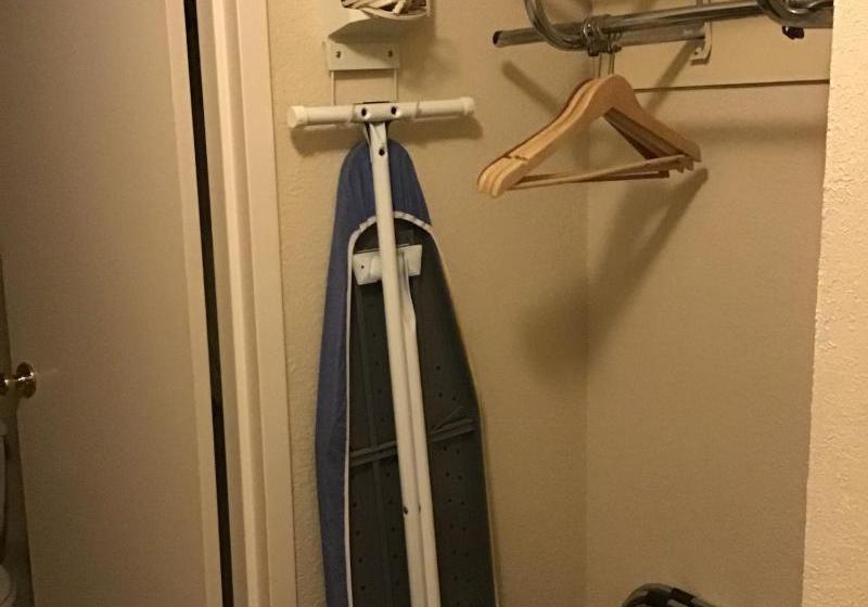 בית מלון כפרי Rodeway Inn