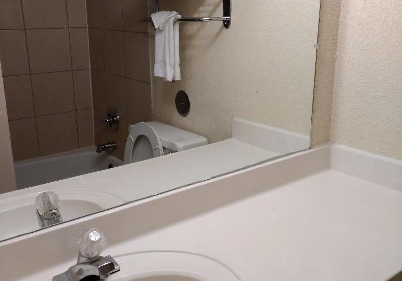 בית מלון כפרי Rodeway Inn