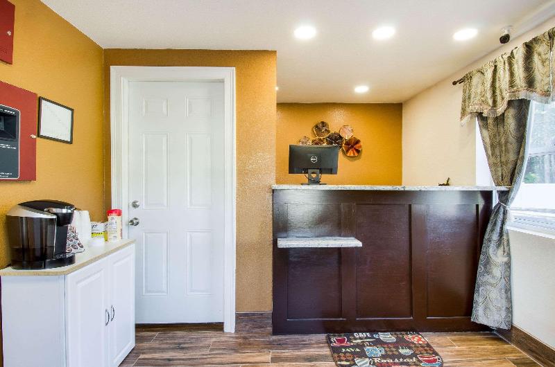 בית מלון כפרי Rodeway Inn Middleboroplymouth