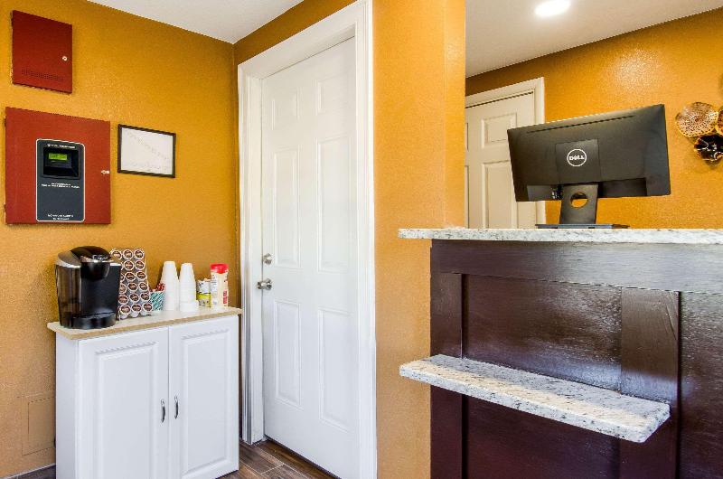 בית מלון כפרי Rodeway Inn Middleboroplymouth