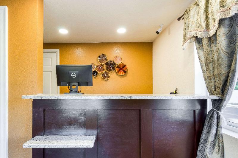 בית מלון כפרי Rodeway Inn Middleboroplymouth