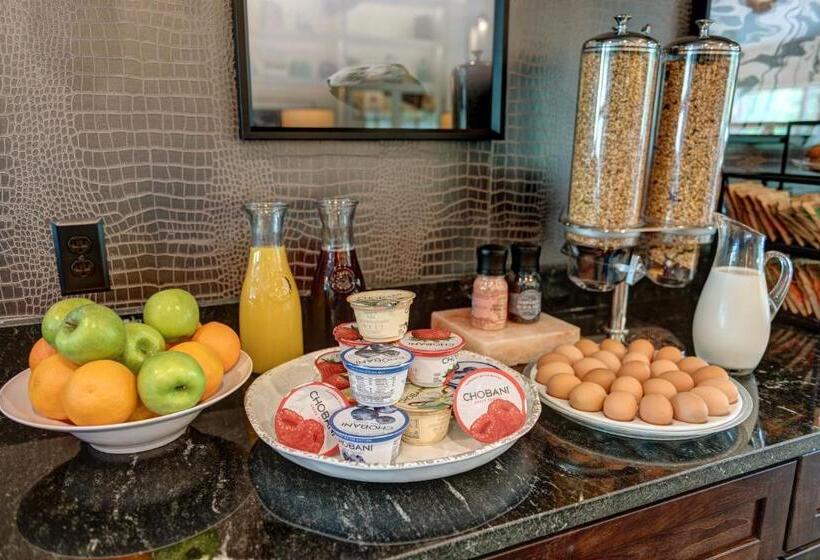 Garrison Hotel & Suites Dover Portsmouth, Ascend Hotel Collection