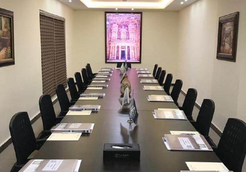 Tilal Almadina Hotel & Suites