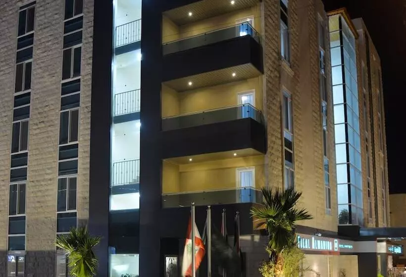 Tilal Almadina Hotel & Suites