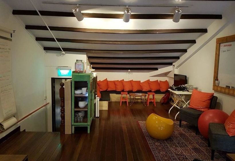 هاستل Draper Startup House For Entrepreneurs