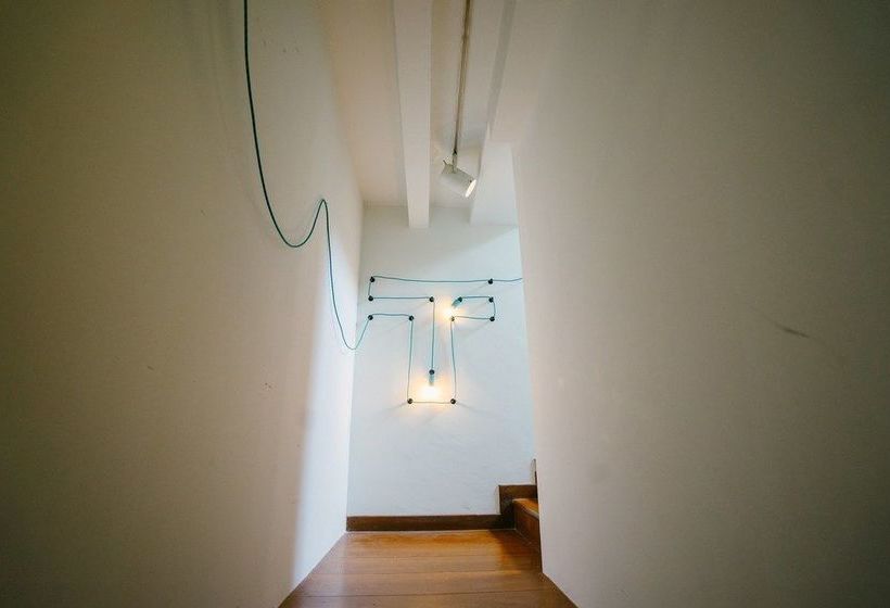 هاستل Draper Startup House For Entrepreneurs