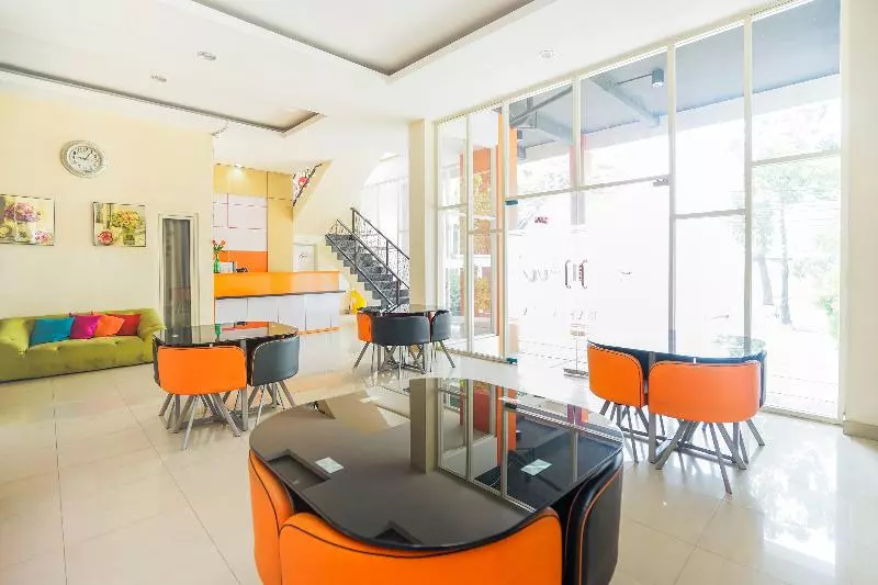 ホテル Pratisara Wirya Surabaya
